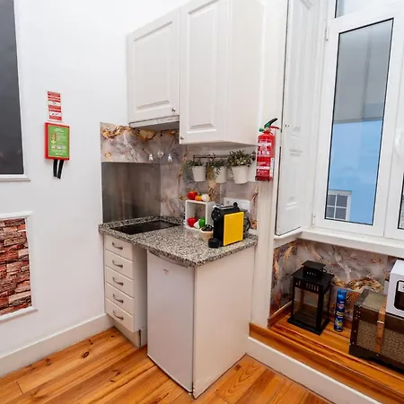 2 Bedroom Located Heart Of * Lisboa