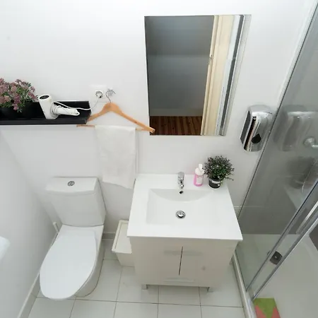Appartement 2 Bedroom Located Heart Of *
