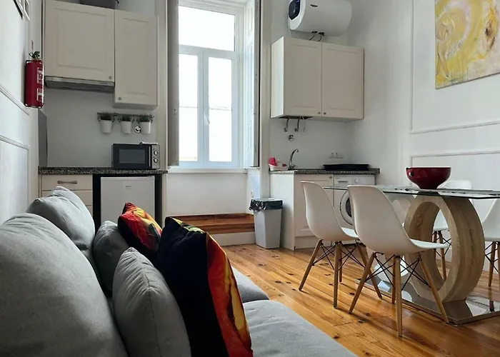 2 Bedroom Located Heart Of * Lisboa