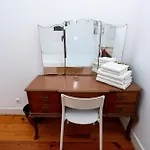 2 Bedroom Located Heart Of Apartamento Lisboa