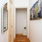 Lejlighed 2 Bedroom Located Heart Of