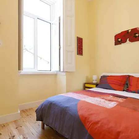 2 Bedroom Located Heart Of リスボン