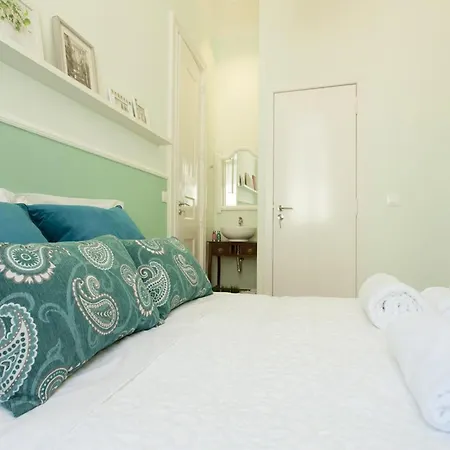 2 Bedroom Located Heart Of Apartment