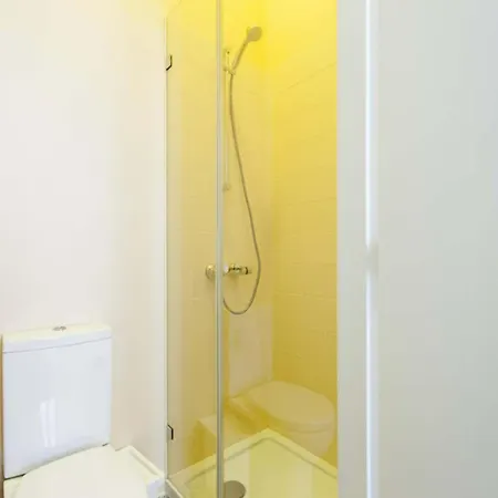 2 Bedroom Located Heart Of Apartment