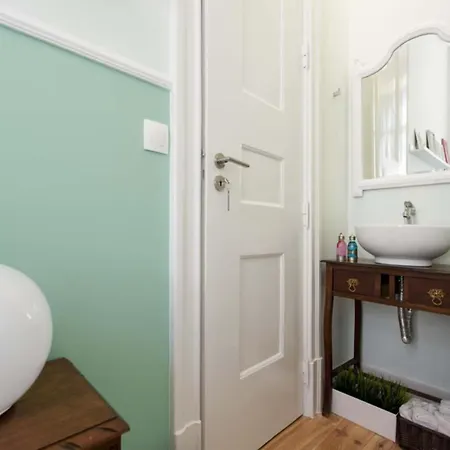 Apartment 2 Bedroom Located Heart Of *