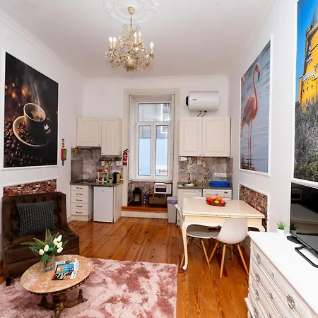 2 Bedroom Located Heart Of 아파트