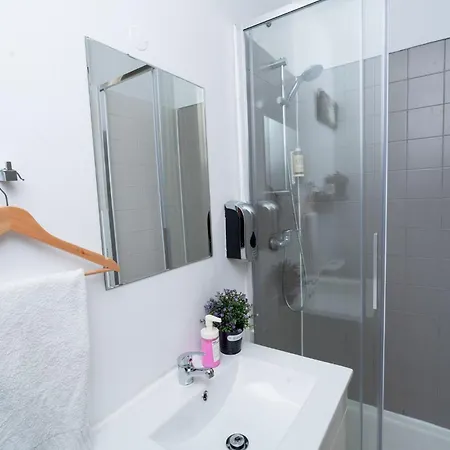 2 Bedroom Located Heart Of * Lizbona