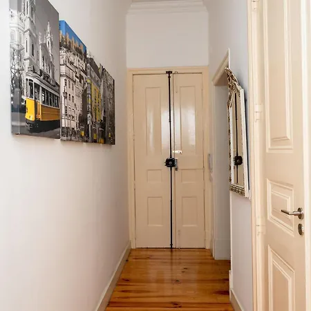 2 Bedroom Located Heart Of Apartament Lizbona